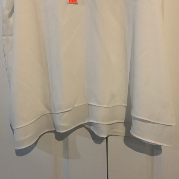 White top - Picture 3 of 4